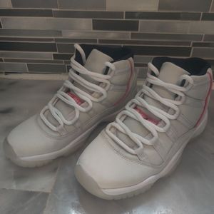 Jordan 11 platinum tint